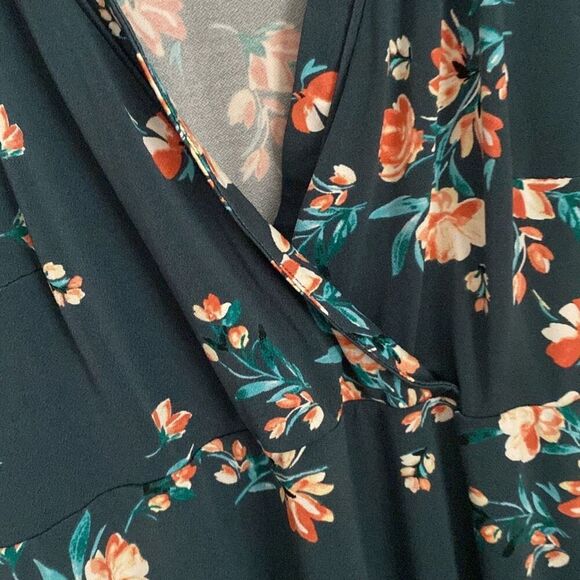 Torrid Green Floral Wrap Front V Neck Blouse Short Sleeve Size‎ 1 MISSING TIE - Picture 5 of 8